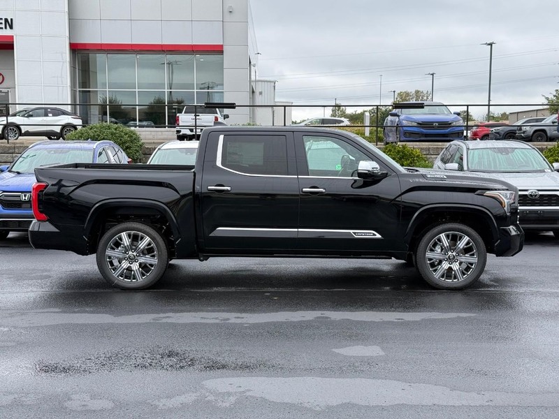Toyota Tundra 4WD Vehicle Image 02