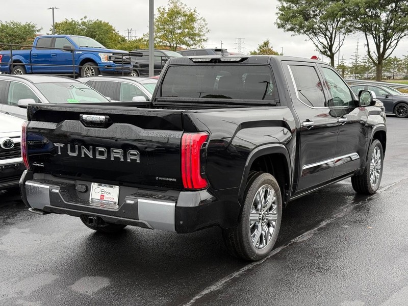 Toyota Tundra 4WD Vehicle Image 03