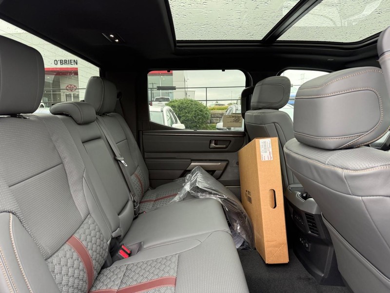 Toyota Tundra 4WD Vehicle Image 04