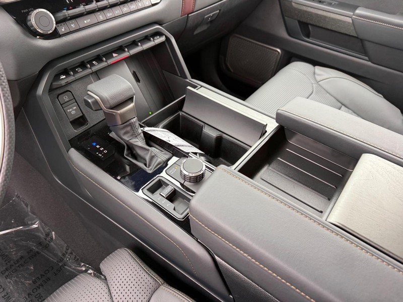 Toyota Tundra 4WD Vehicle Image 14
