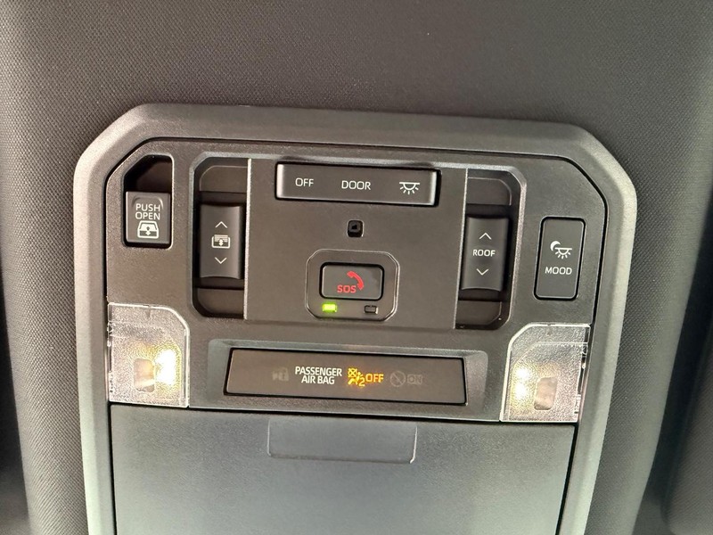 Toyota Tundra 4WD Vehicle Image 16
