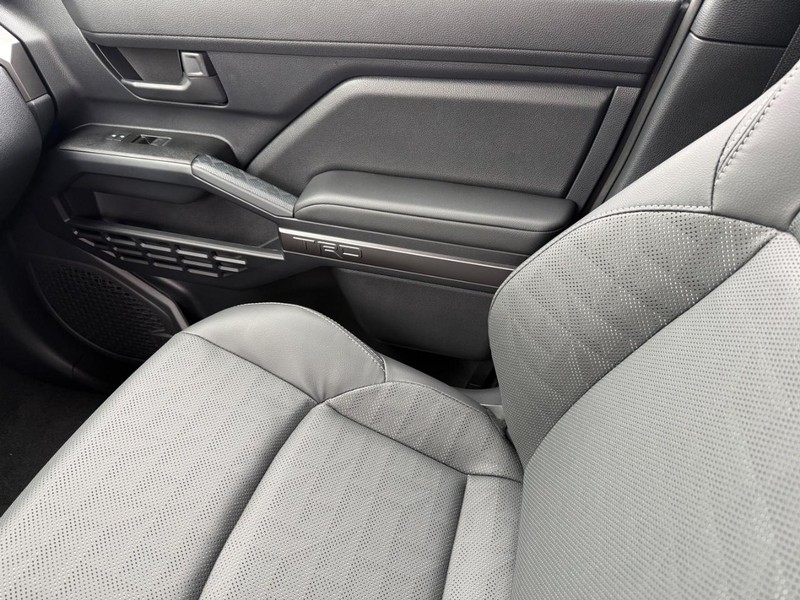 Toyota 4Runner Vehicle Image 16