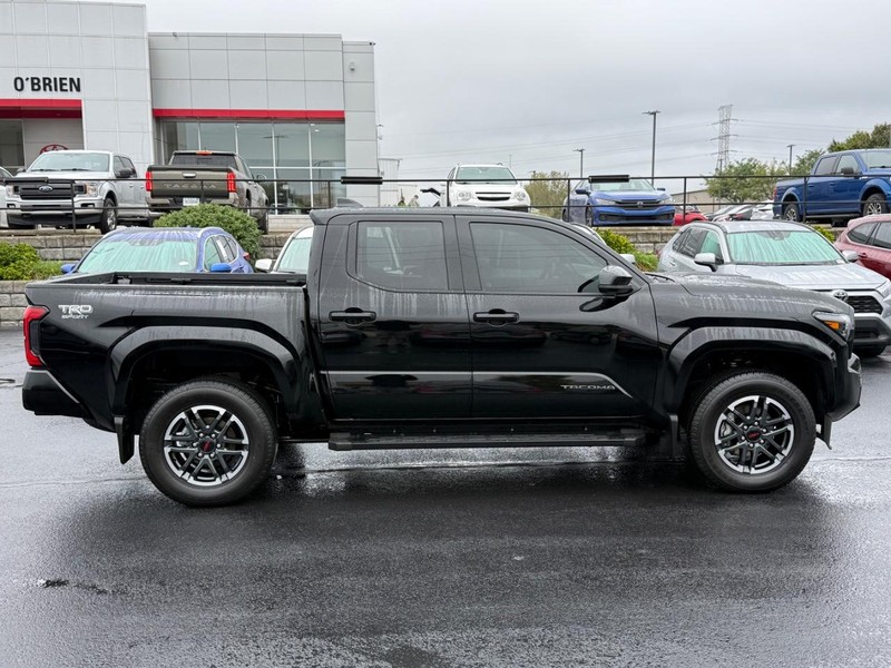 Toyota Tacoma 4WD Vehicle Image 02