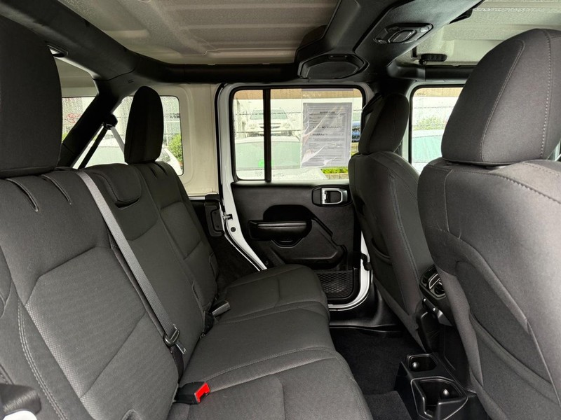Jeep Wrangler Unlimited Vehicle Image 10