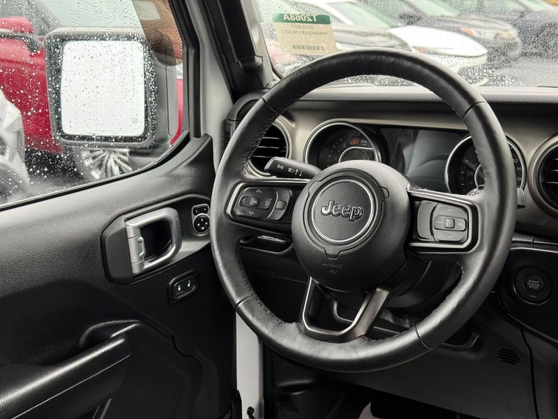 Jeep Wrangler Unlimited Vehicle Image 12