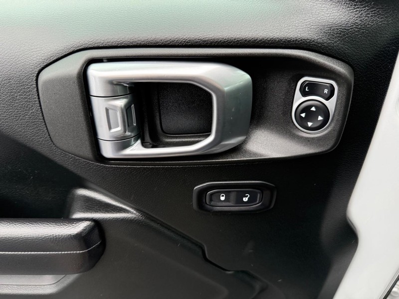 Jeep Wrangler Unlimited Vehicle Image 24