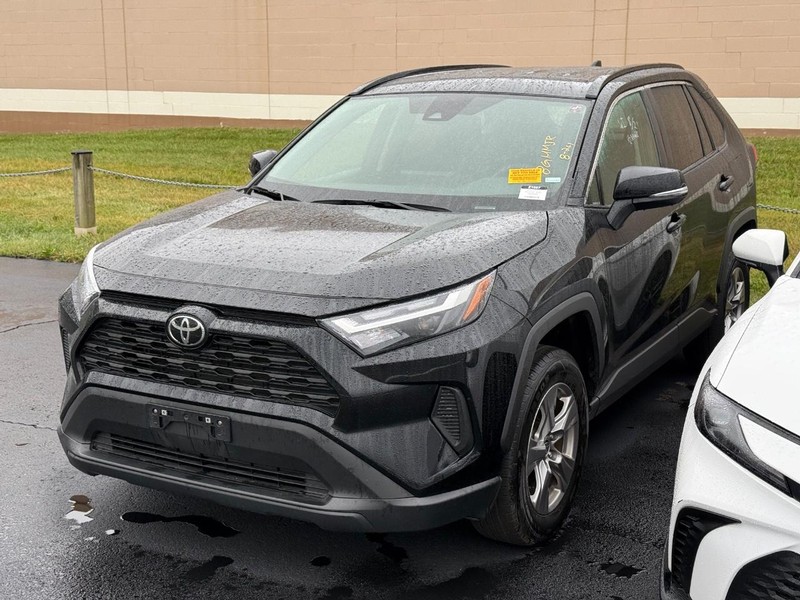 Toyota RAV4 Vehicle Image 02