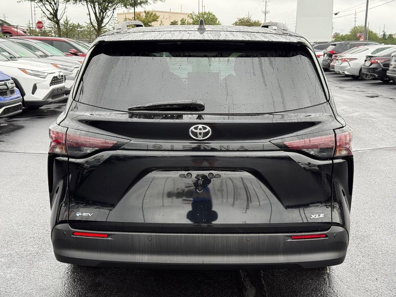 Toyota Sienna Vehicle Image 04