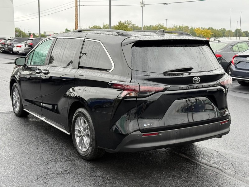 Toyota Sienna Vehicle Image 05