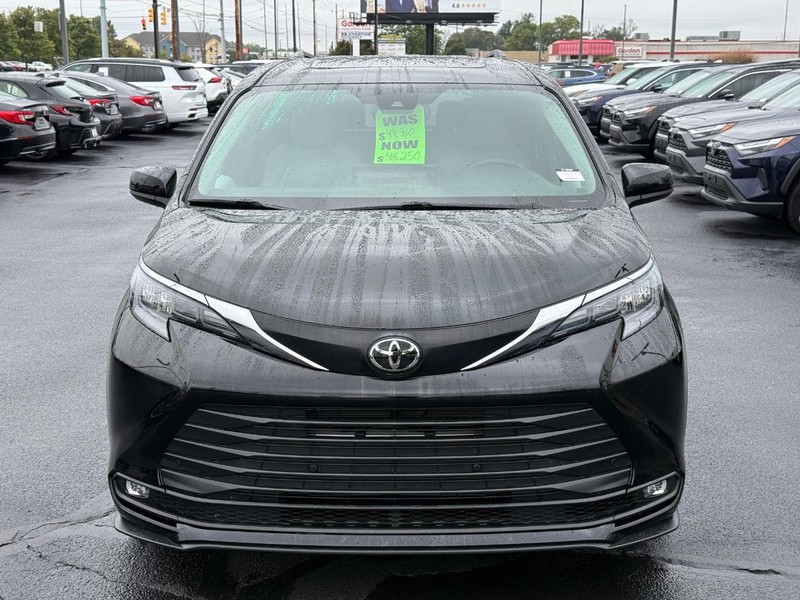 Toyota Sienna Vehicle Image 10