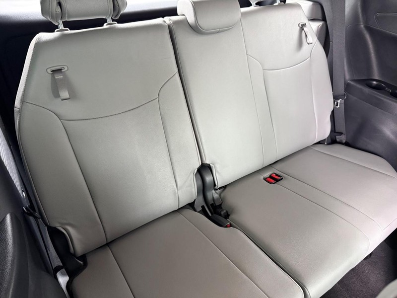 Toyota Sienna Vehicle Image 12