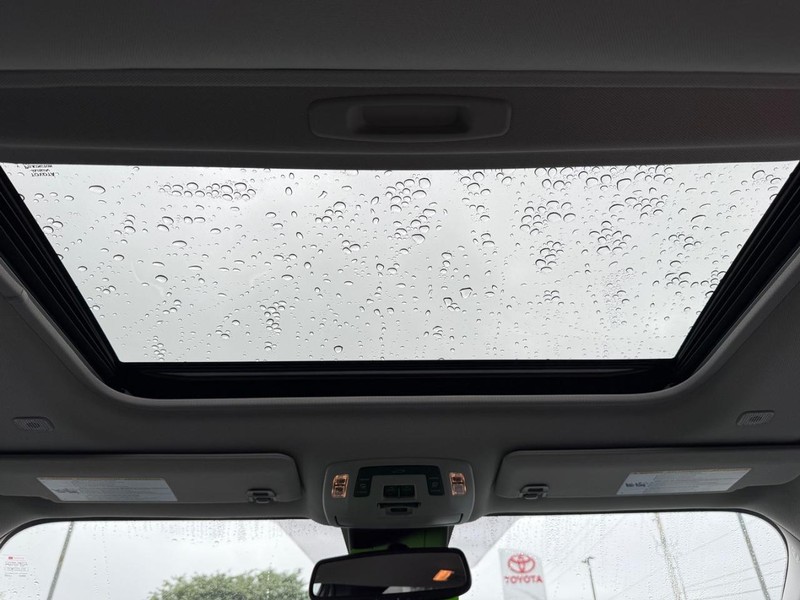 Toyota Sienna Vehicle Image 13