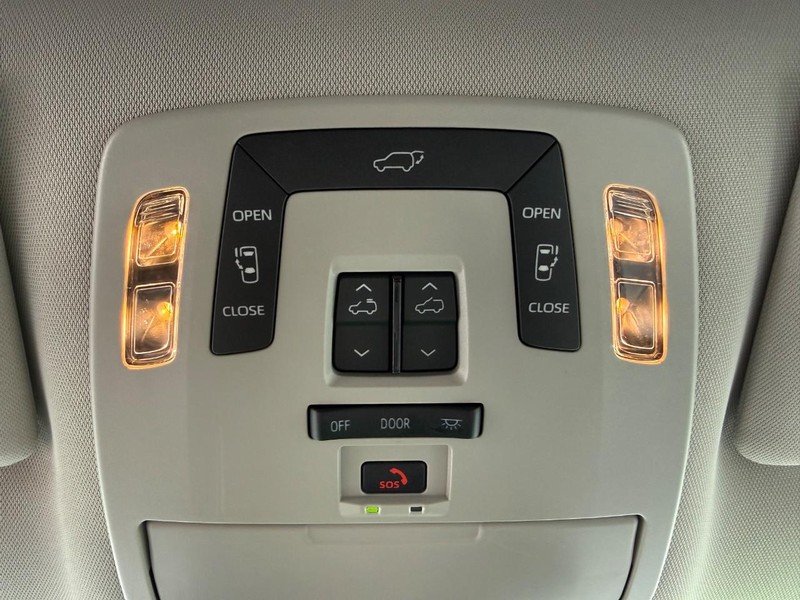 Toyota Sienna Vehicle Image 24