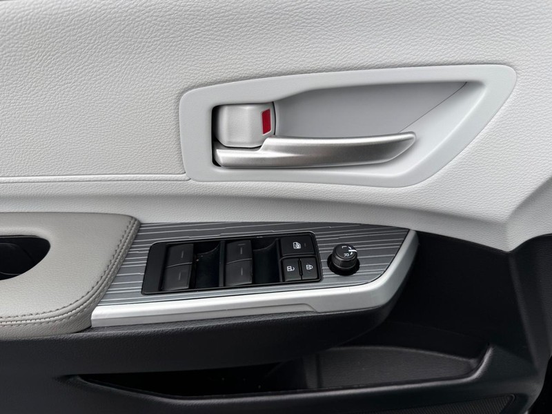Toyota Sienna Vehicle Image 27