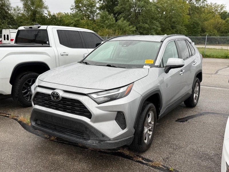 Toyota RAV4 Vehicle Image 02