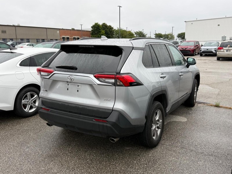 Toyota RAV4 Vehicle Image 04