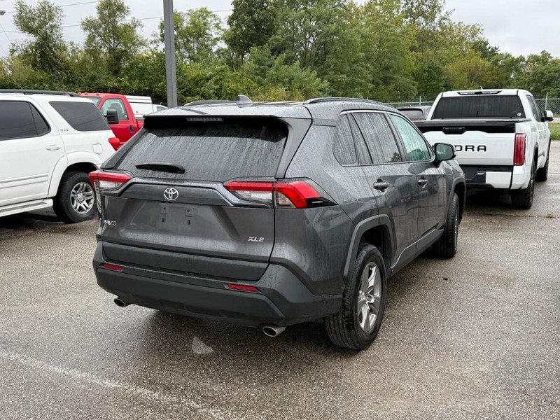 Toyota RAV4 Vehicle Image 04