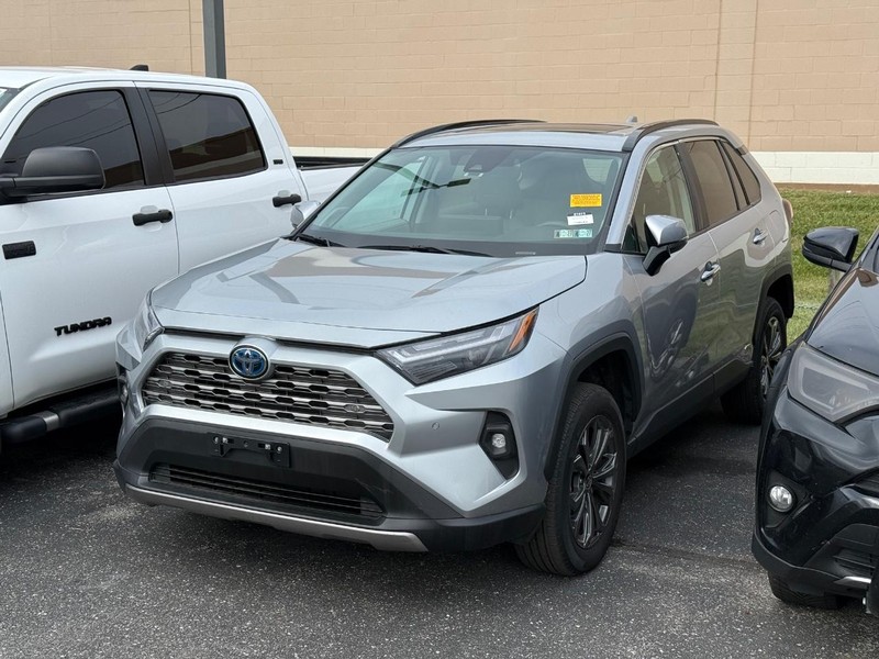 Toyota RAV4 Vehicle Image 02