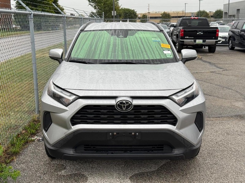 Toyota RAV4 Vehicle Image 02