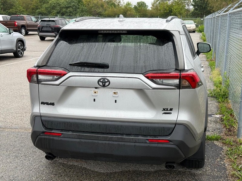 Toyota RAV4 Vehicle Image 04