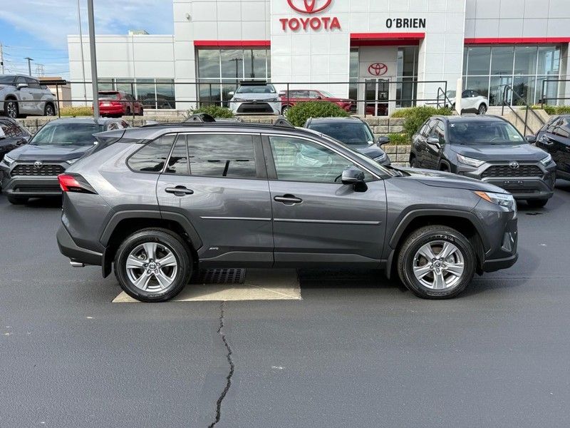 Toyota RAV4 Vehicle Image 02