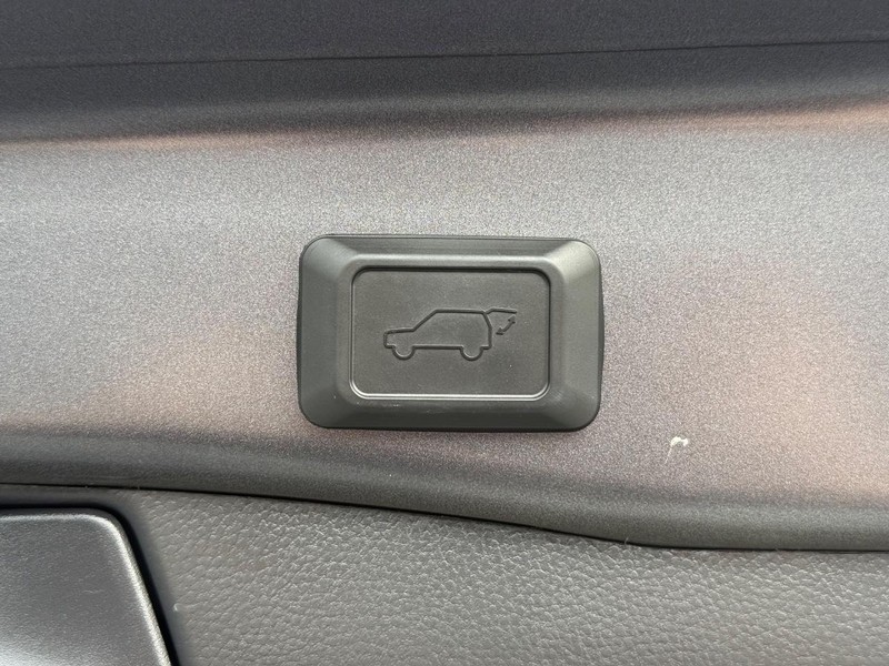 Toyota RAV4 Vehicle Image 08