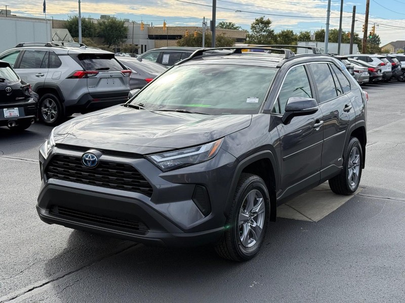 Toyota RAV4 Vehicle Image 09
