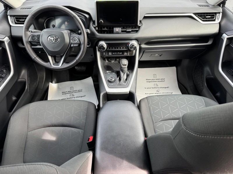 Toyota RAV4 Vehicle Image 13