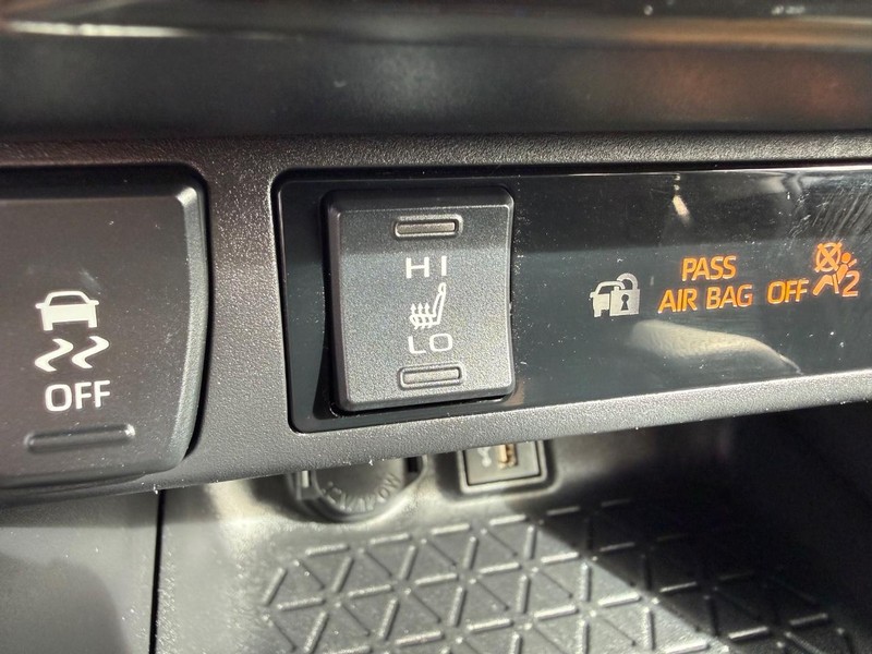 Toyota RAV4 Vehicle Image 18