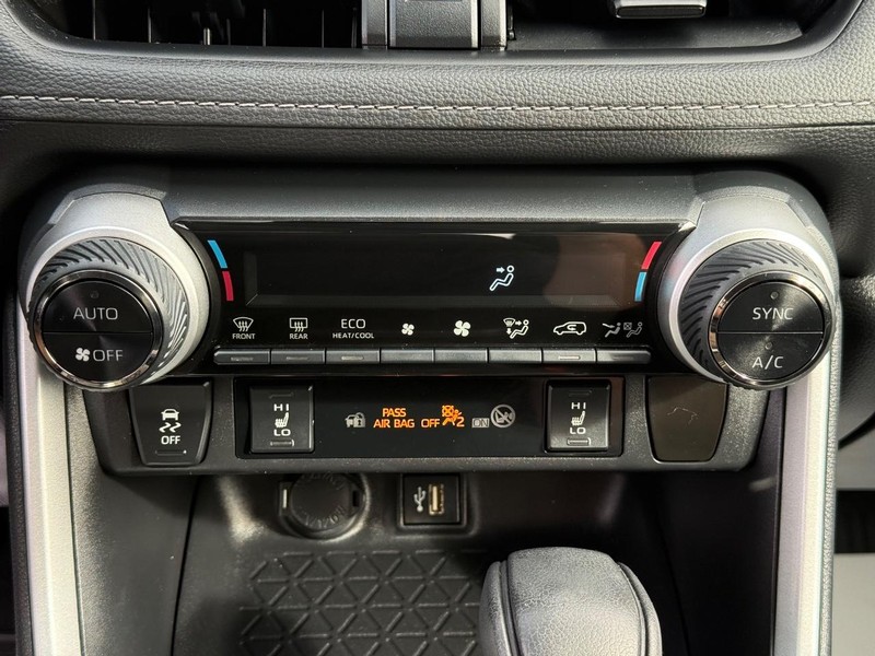 Toyota RAV4 Vehicle Image 21