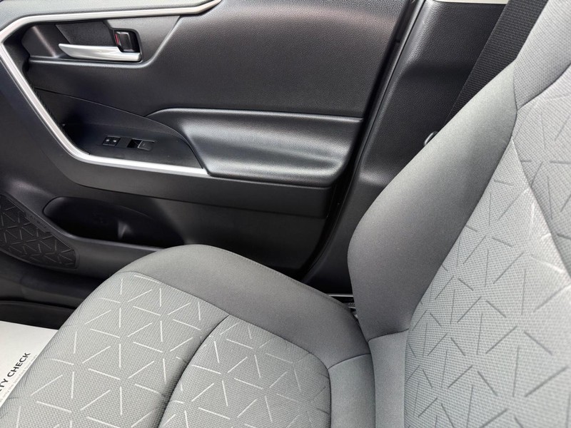 Toyota RAV4 Vehicle Image 23