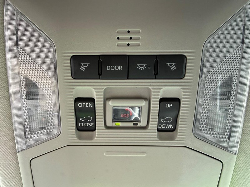 Toyota RAV4 Vehicle Image 24