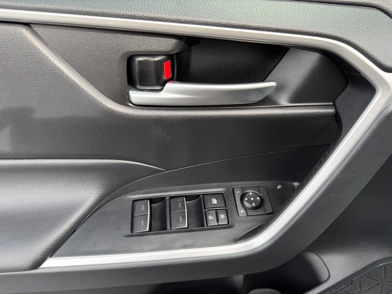 Toyota RAV4 Vehicle Image 27