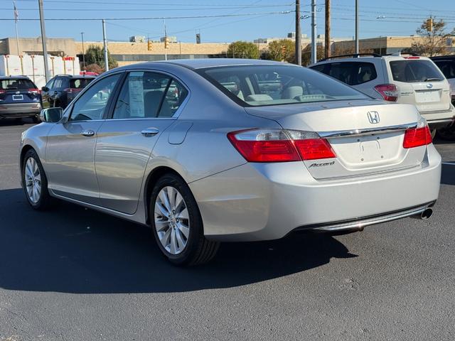 Honda Accord Sedan Vehicle Full-screen Gallery Image 05