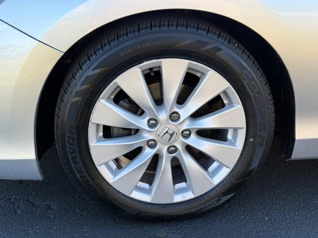 Honda Accord Sedan Vehicle Full-screen Gallery Image 07