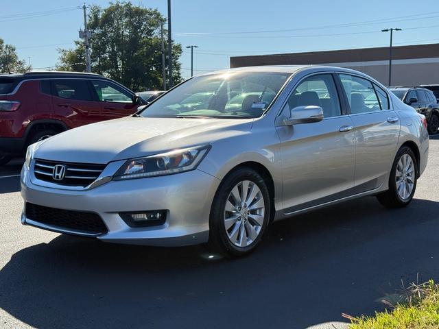 Honda Accord Sedan Vehicle Full-screen Gallery Image 08