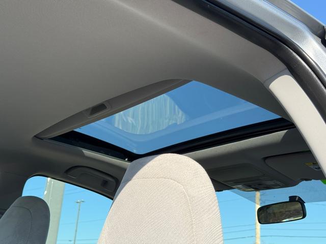 Honda Accord Sedan Vehicle Full-screen Gallery Image 11