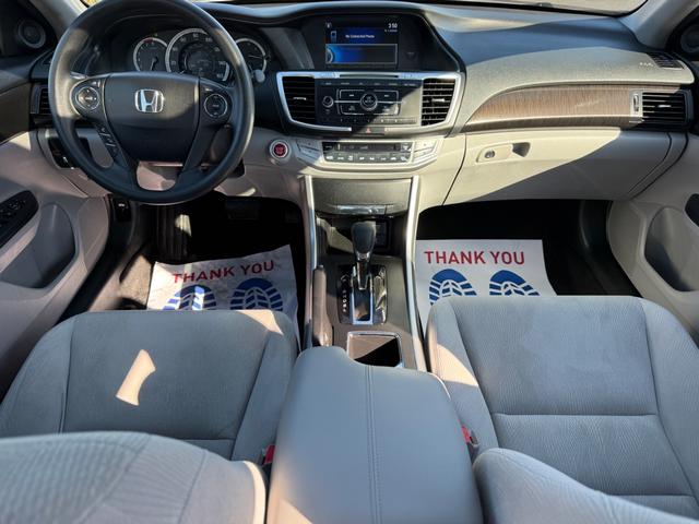 Honda Accord Sedan Vehicle Full-screen Gallery Image 12