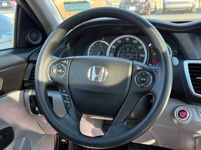 Honda Accord Sedan Vehicle Full-screen Gallery Image 13