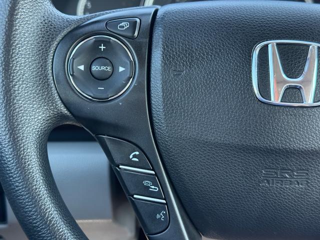 Honda Accord Sedan Vehicle Full-screen Gallery Image 14