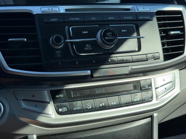 Honda Accord Sedan Vehicle Full-screen Gallery Image 18