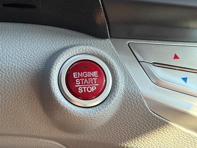 Honda Accord Sedan Vehicle Full-screen Gallery Image 19