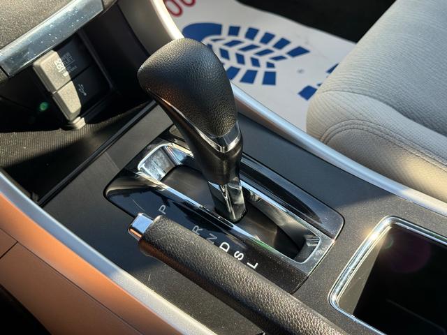 Honda Accord Sedan Vehicle Full-screen Gallery Image 20