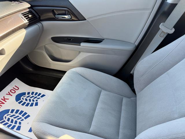 Honda Accord Sedan Vehicle Full-screen Gallery Image 21