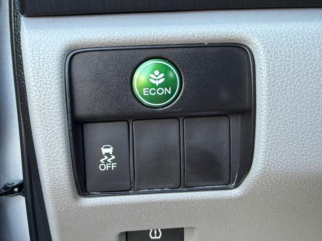 Honda Accord Sedan Vehicle Full-screen Gallery Image 23