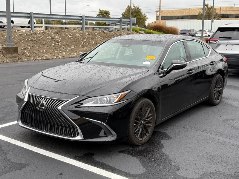 Lexus ES Vehicle Image 02
