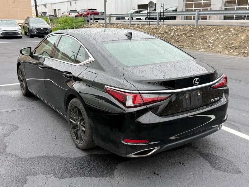 Lexus ES Vehicle Image 03