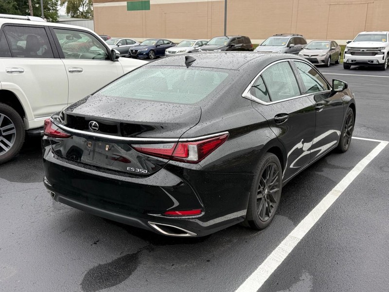 Lexus ES Vehicle Image 04