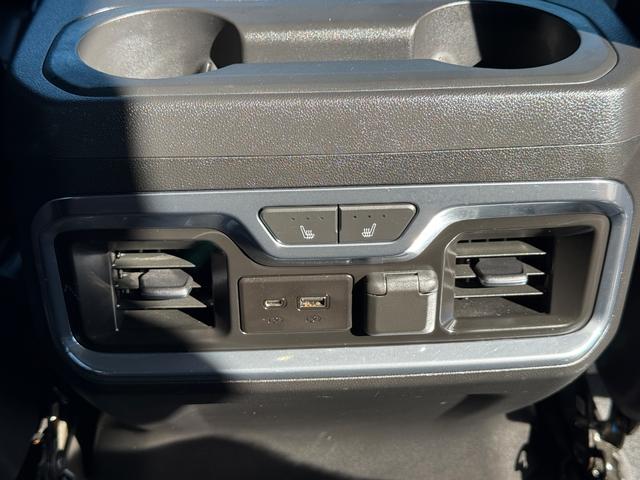 Chevrolet Silverado 1500 Vehicle Full-screen Gallery Image 12