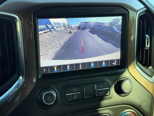 Chevrolet Silverado 1500 Vehicle Full-screen Gallery Image 19